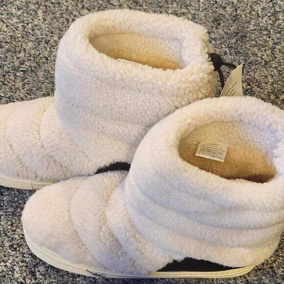 Ross & Snow puff shearling boot.  Made in Italy NWT main image 5